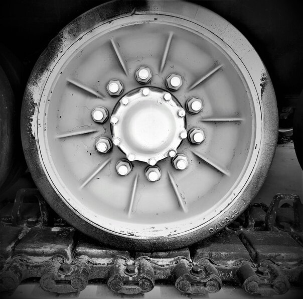 Опорный каток "раннего образца" ( диск с оребрением)