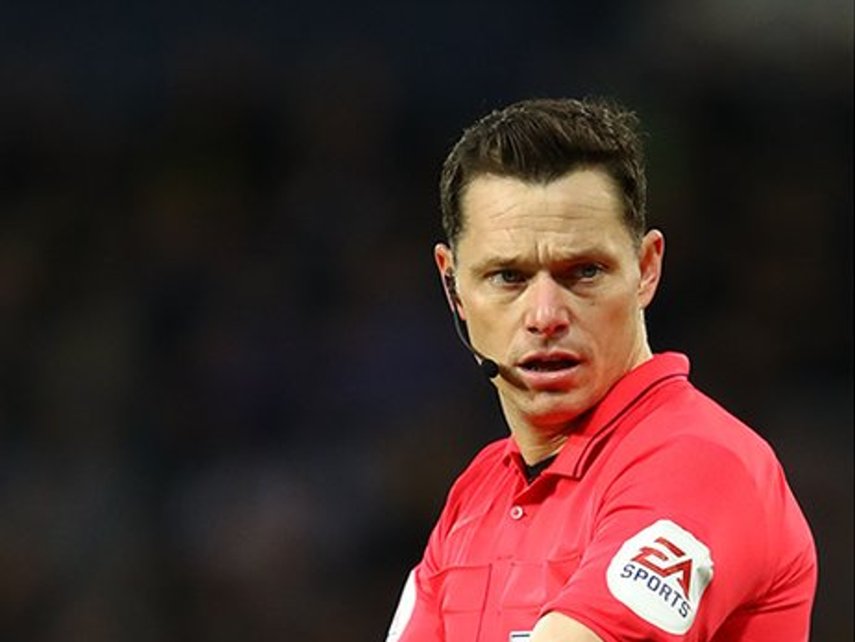    Арбитр Даррен Ингланд© Фото : Пресс-служба АПЛ