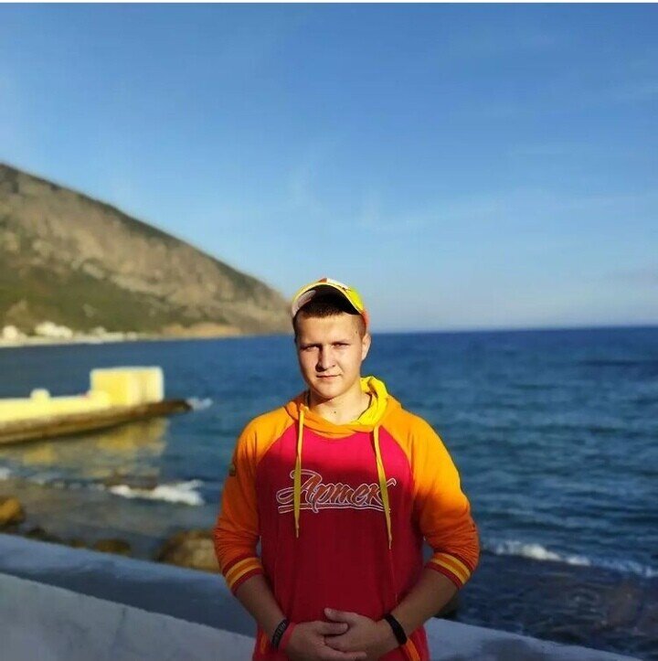 Артек. Крым. Гурзуф. Сын, осень 11 класса