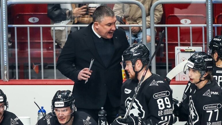    Главный тренер «Трактора» Анвар Гатиятулин.ХК «Трактор»