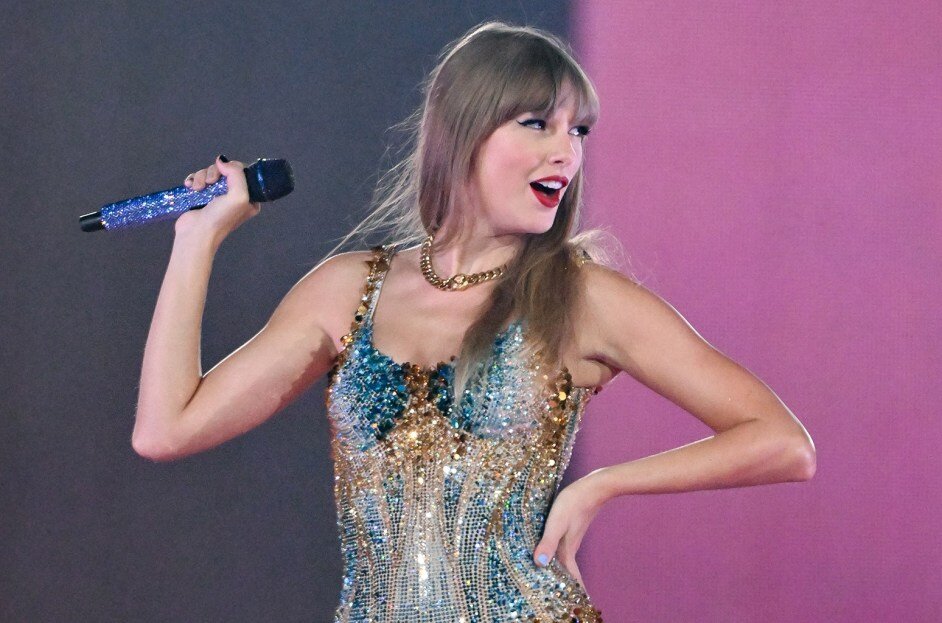 Тейлор Свифт  на сцене “Taylor Swift | The Eras Tour”  на стадионе SoFi 7 августа 2023 в Лос-Анджелесе. 
Майкл Баккер для Variety
