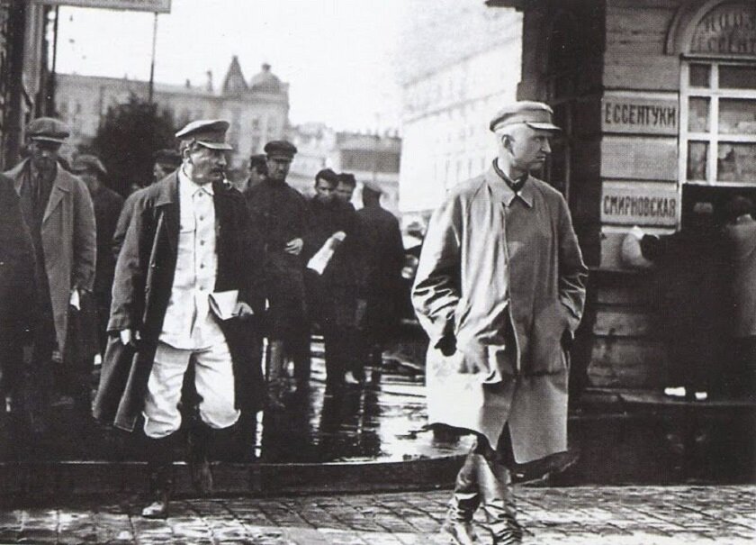 Сталин на улице Москвы, 1929 год