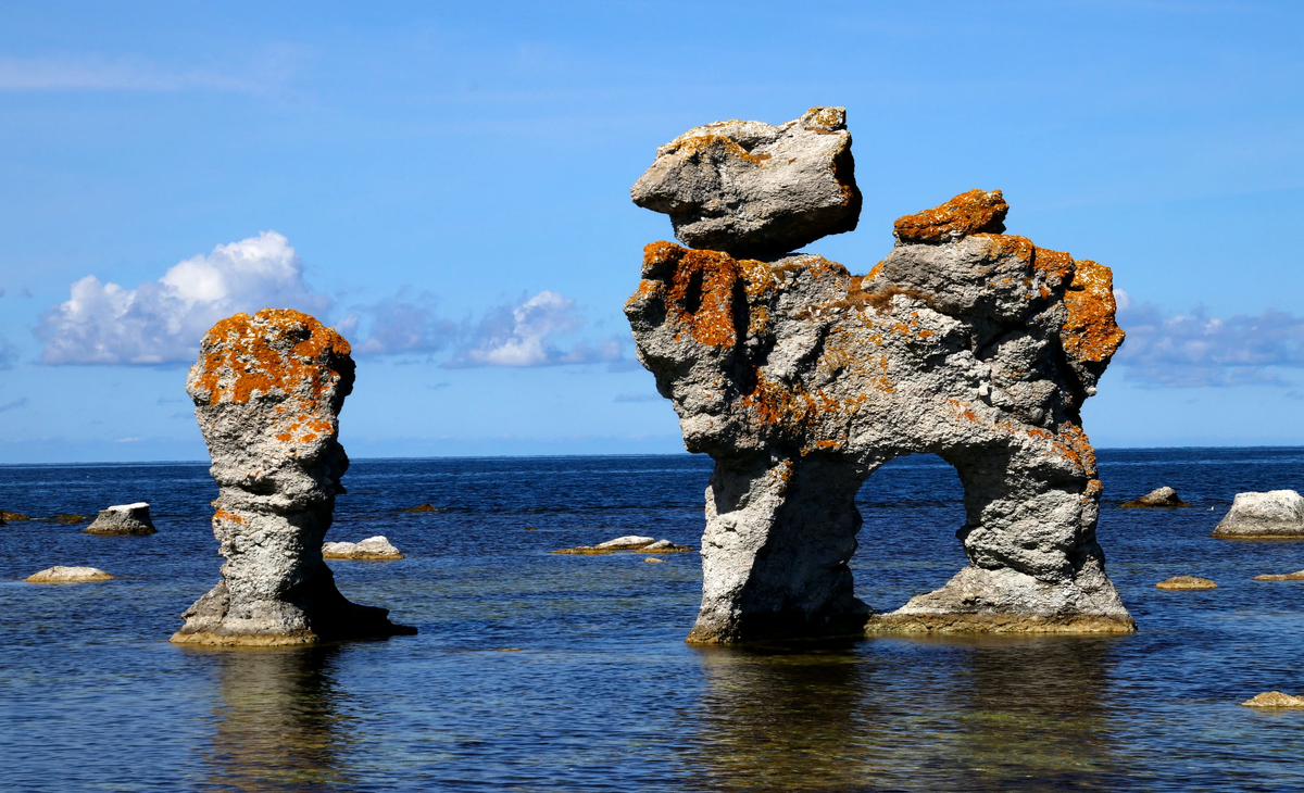 Скалы у острова Готланд. Фото из открытых источников Яндекс.Картинки