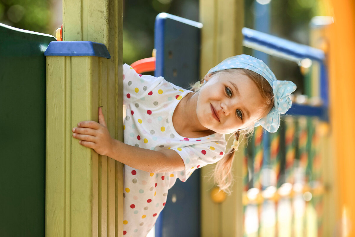 Изображение от <a href="https://ru.freepik.com/free-photo/smiley-girl-in-park_9469879.htm#page=2&query=%D1%80%D0%B5%D0%B1%D0%B5%D0%BD%D0%BE%D0%BA&position=26&from_view=search&track=sph">Freepik</a>