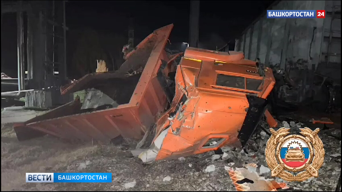    Столкновение поезда с грузовиком на переезде в Башкирии попало на видео
