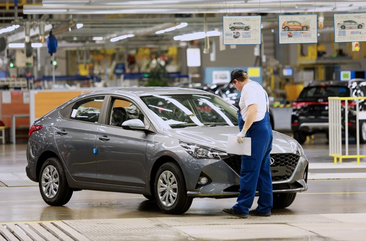 Выпускать автомобиль. Завод Hyundai в Санкт-Петербурге. Завод Hyundai в Петербурге. Завод Хендэ в СПБ. Автозавод Хендай Солярис.