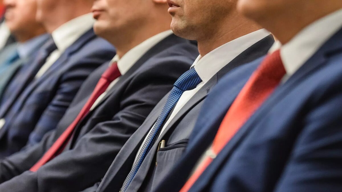     Если судить по официальным данным, Елена Левина намерена управлять недвижимостью.
