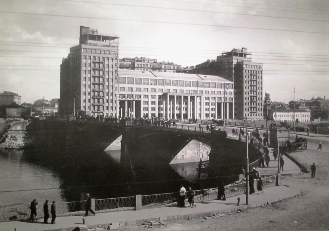 Берсеневская набережная большой каменный мост
