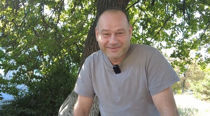    Когда страна воюет, не время сидеть дома