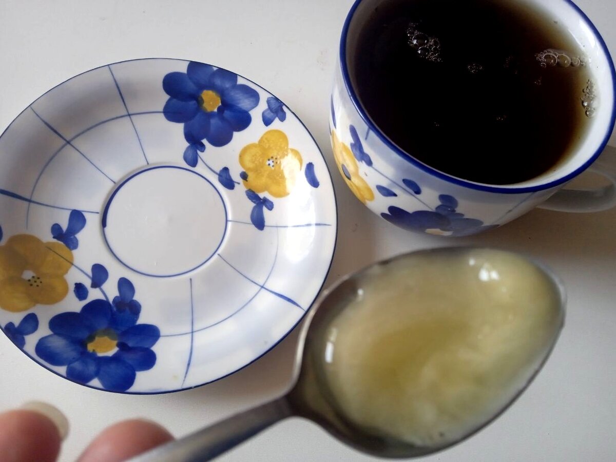 Все мы любим пить в холодную пору года чай с медом