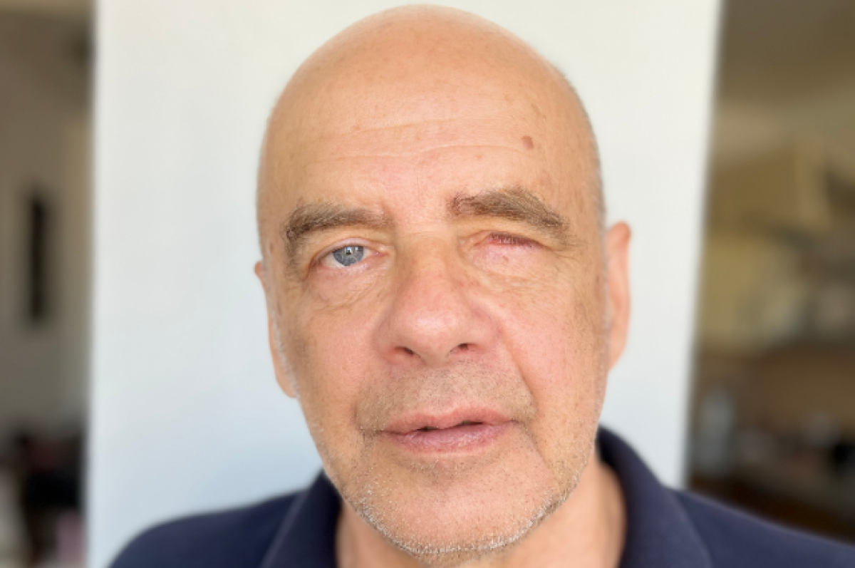    Владимиру Антипову в глаз попала струя нашатырного спирта.