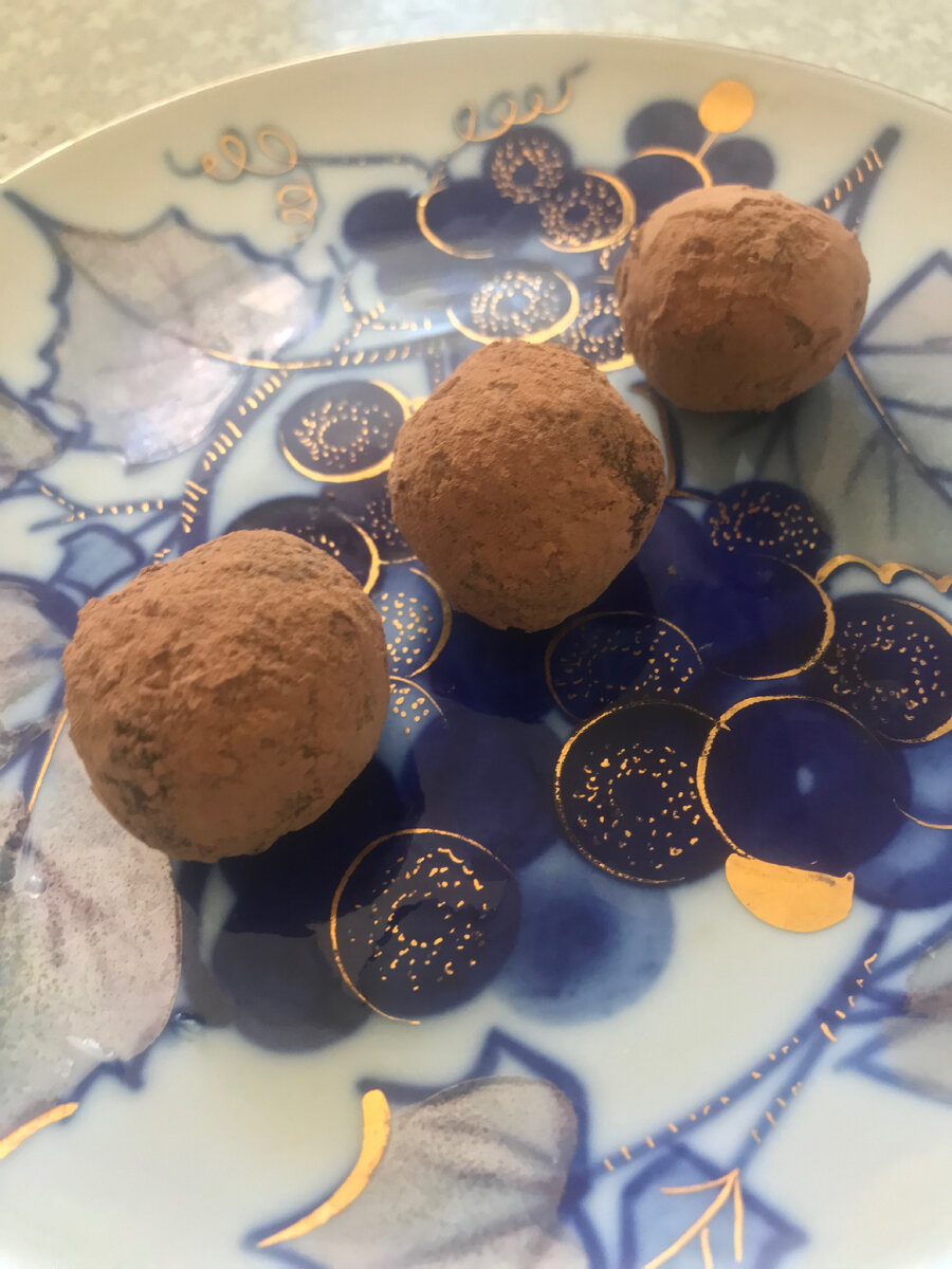 Из этого объема получается где то 20 конфет, но они быстро исчезают