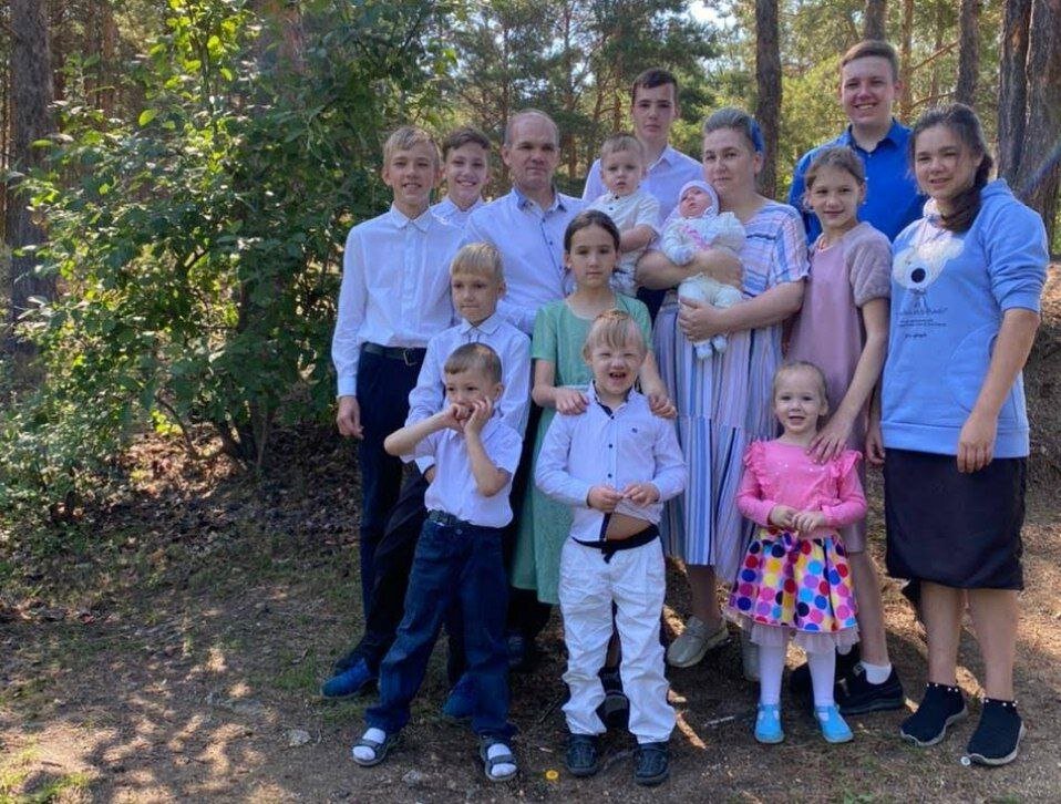 На прогулку вместе (фото из архива семьи Мельник)