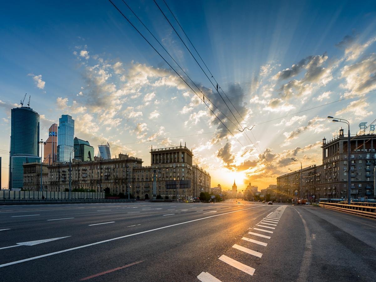 Виды около. Утро в городе. Утренний город. Город утром. Раннее утро в Москве.