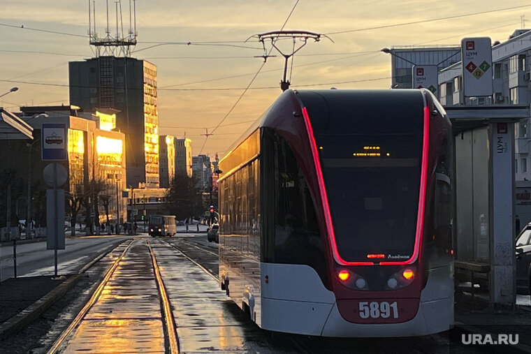    Здание с «короной» является частью архитектурного ансамбля центра Перми советской эпохи