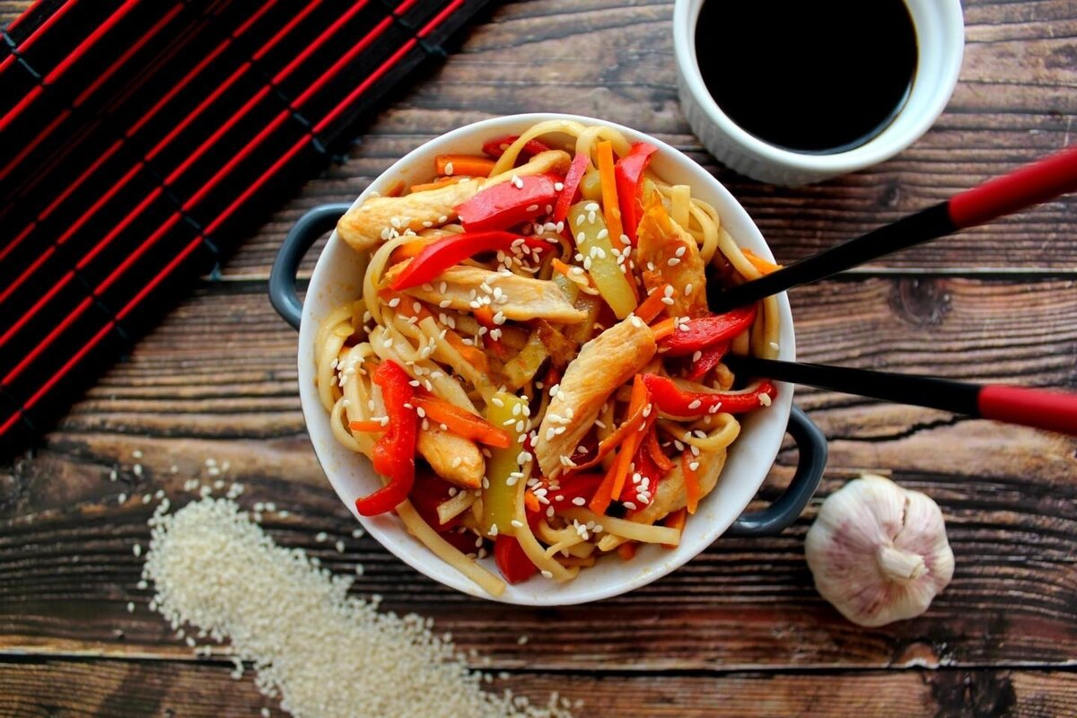 Рецепт лапши удон. Лисий удон. Лапша удон Imperial Cuisine. Вок лапша удон с курицей. Лапша вок с курицей терияки