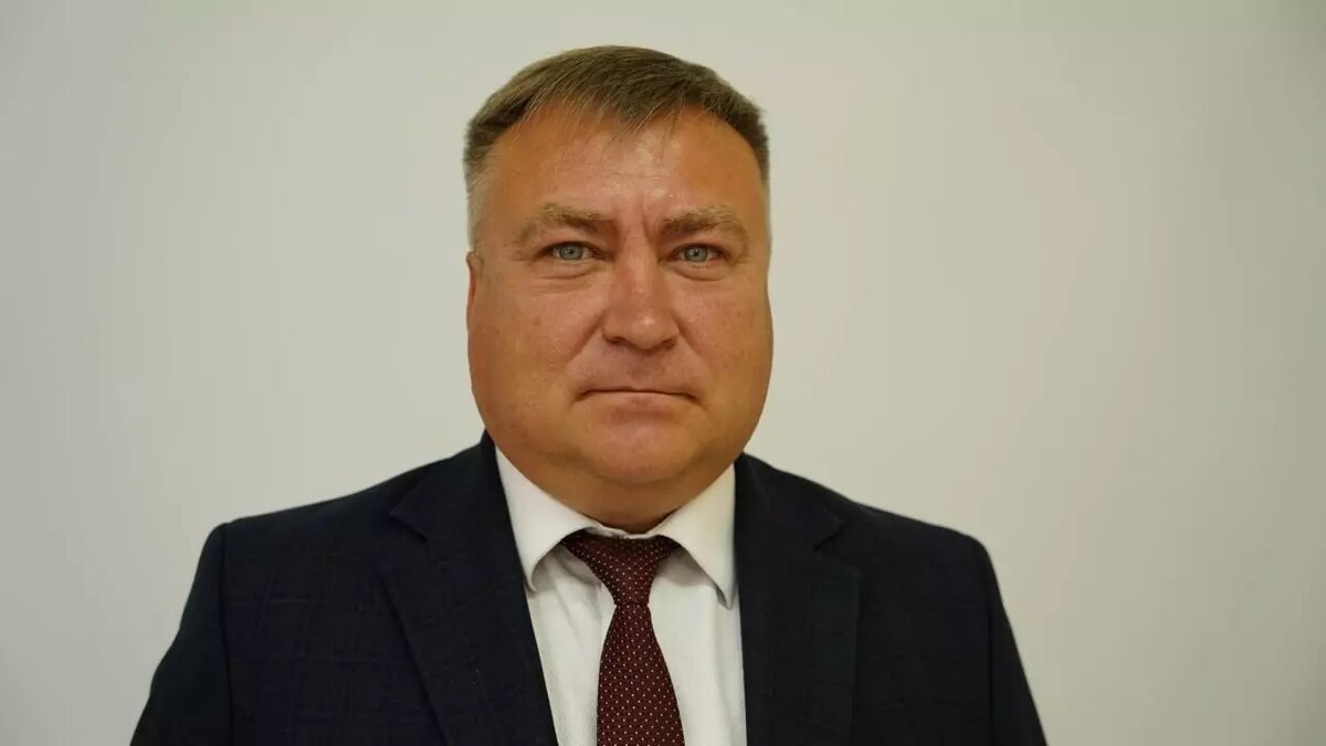     В Малопургинском районе Удмуртии избрали нового главу, им стал Александр Деев.