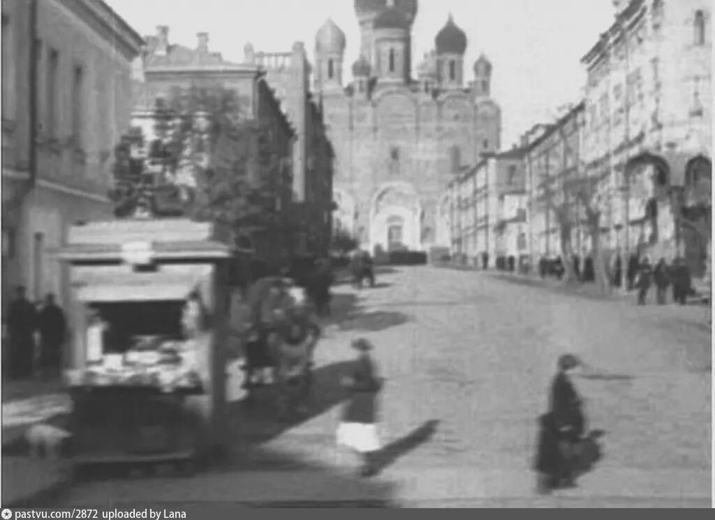 На дальнем плане собор Александра Невского на Миусской площади. Вид почти от современной 1-й Тверской-Ямской улицы, 1927. С сайта www.pastvu.com.