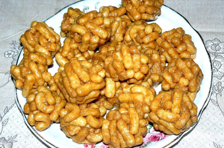 кукурузные палочки с ирисками в виде шариков