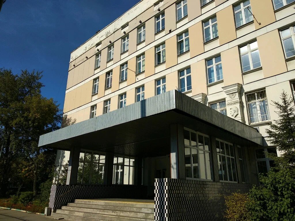 Школа № 504 на Варшавском шоссе, д. 67, в наши дни. В это здание тогда ещё спецшколы № 26 я пришёл в 1-й класс в 1964 г. 