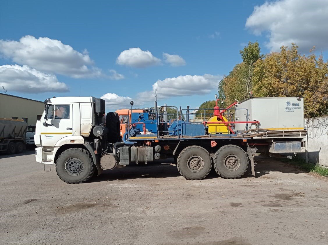 Агрегат  цементировочный с поршневым цементировочным насосом (АЦ-32), установленный на спецшасси КАМАЗ-43118-RT.