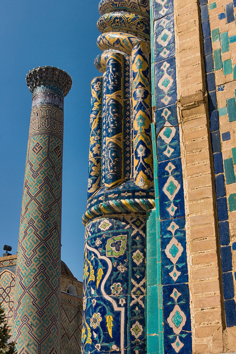 Самарканд. Здания медресе украшает поливная керамика дивной красоты