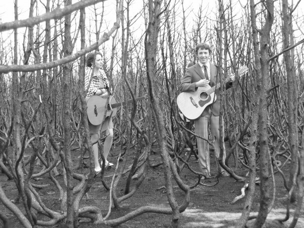 Кадр из видеоклипа группы Друзья на песню "Душа океана", 2007. Литва, сгоревший лес. 