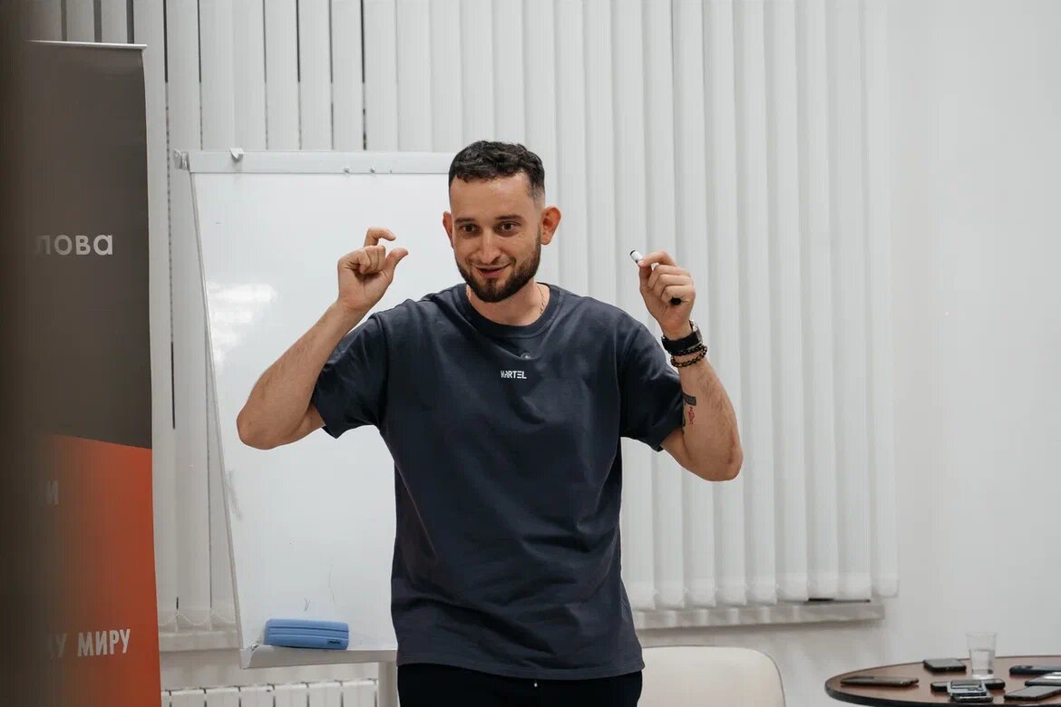 Дмитрий Буланов выступает на мастер-классе "МУЖЧИНА XXI ВЕКА"