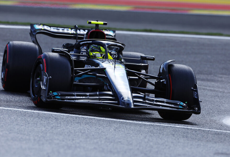    «Отстаем от Red Bull на секунду». Льюис Хэмилтон призвал Mercedes к радикальным мерамLAT Images / Mercedes