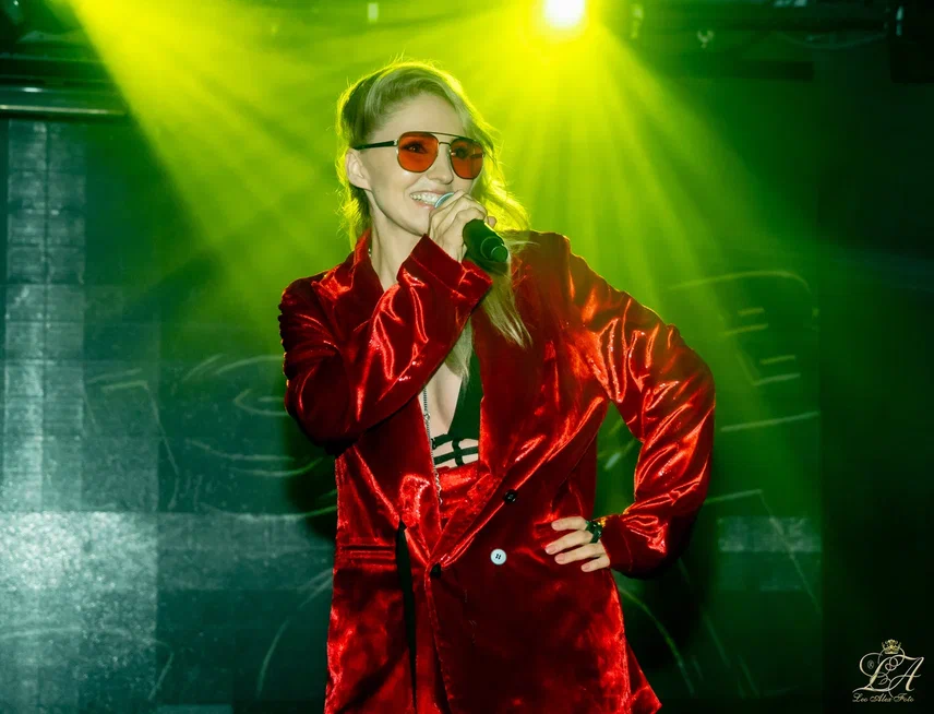 Премьера клипа. Горячий premier. Саша из звезд. Мьюзик бокс татьяна. Горячий premier.