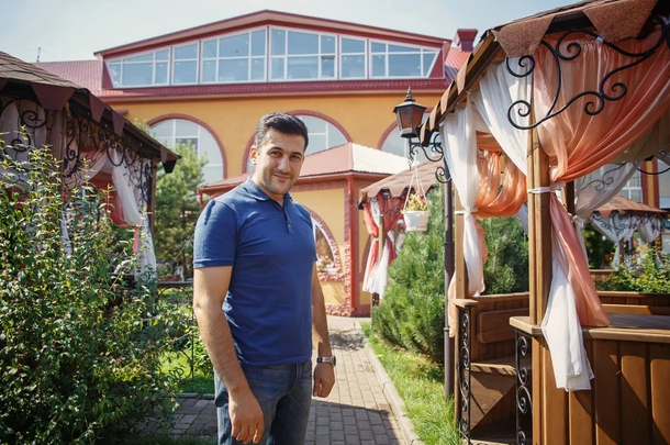 «Хотел стать милиционером, а с 19 лет возглавил семейный бизнес»: история известного кузбасского ресторатора Акопа Симоняна