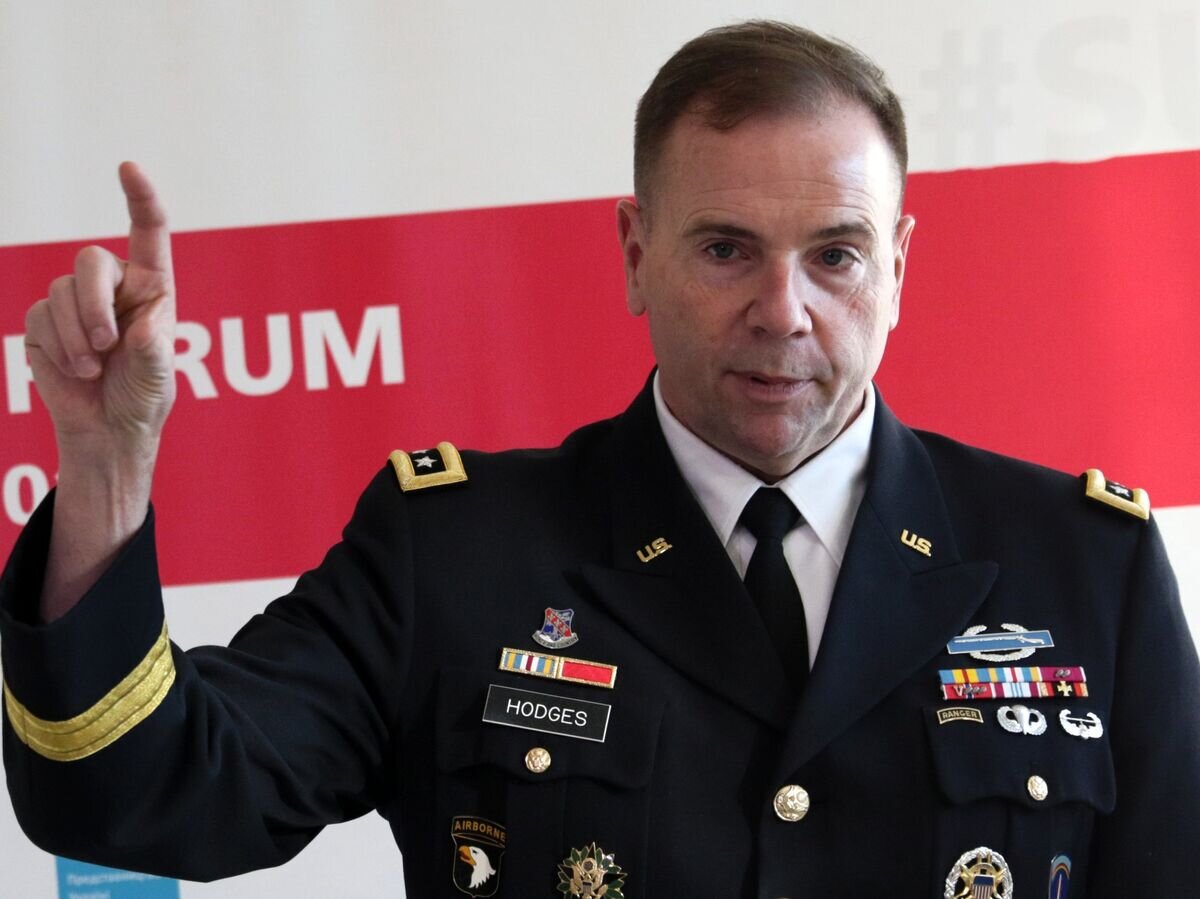    Командующий сухопутными войсками США в Европе генерал-лейтенант Бен Ходжес на пресс-конференции во Львове© РИА Новости / Стрингер