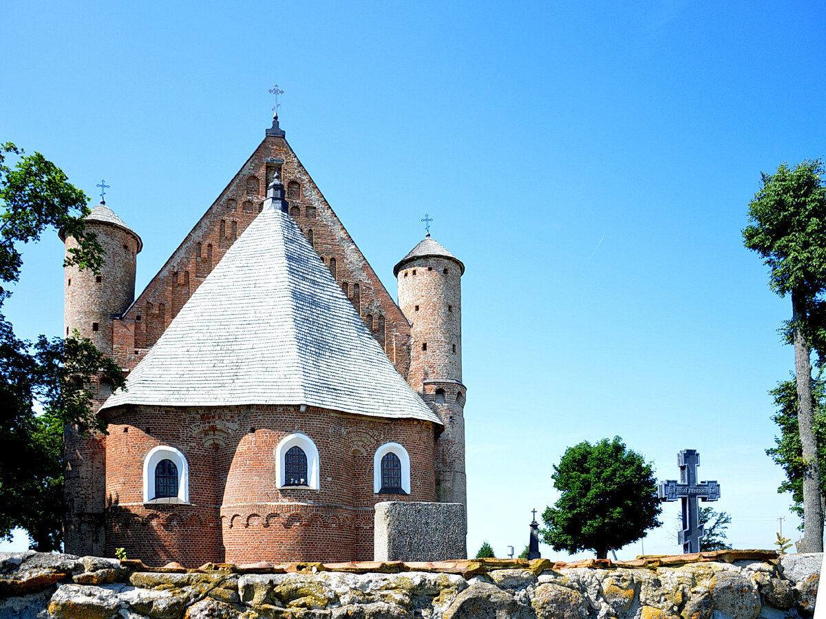 Церковь-крепость св. Михаила Архангела. Все фотографии в статье мои