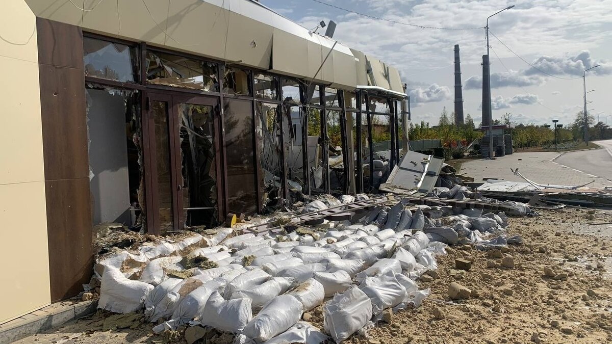     Украинские военные повторно обстреляли сразу несколько поселков в Шебекинском городском округе. Предварительно, из людей никто не пострадал, но есть повреждения.