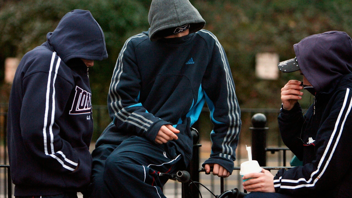 Это не те подростки, о которых идёт речь в статье. Фото взято из свободных источников