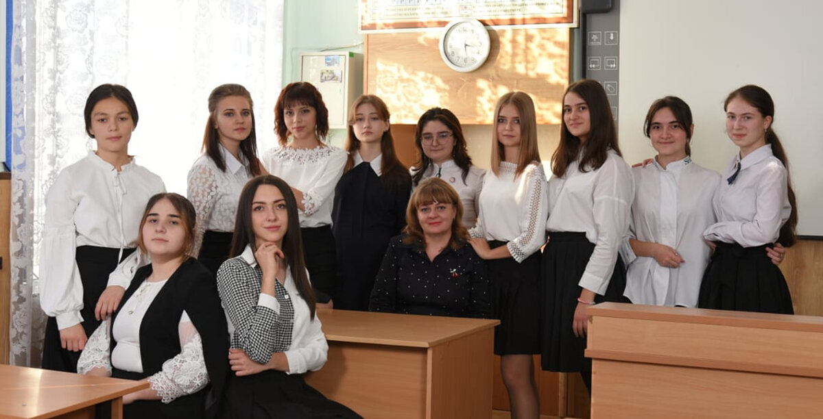 Ирина Федоровна Глазунова со своими учениками