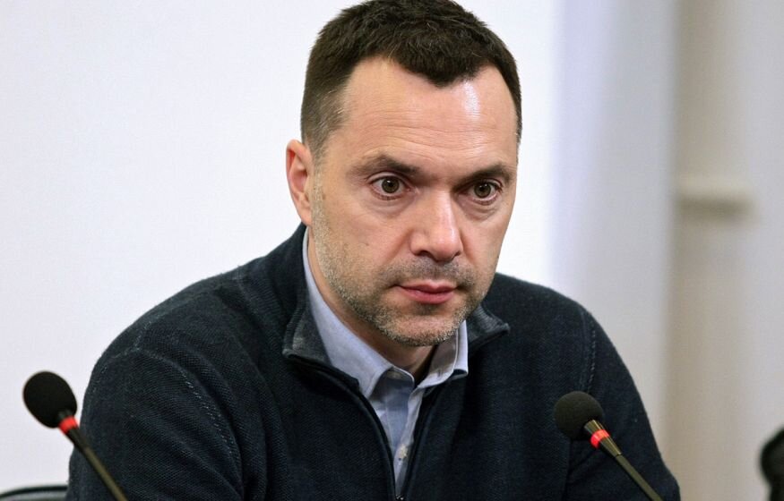    Арестович*: «Настоящий фашизм – записывать всех русских в фашисты»