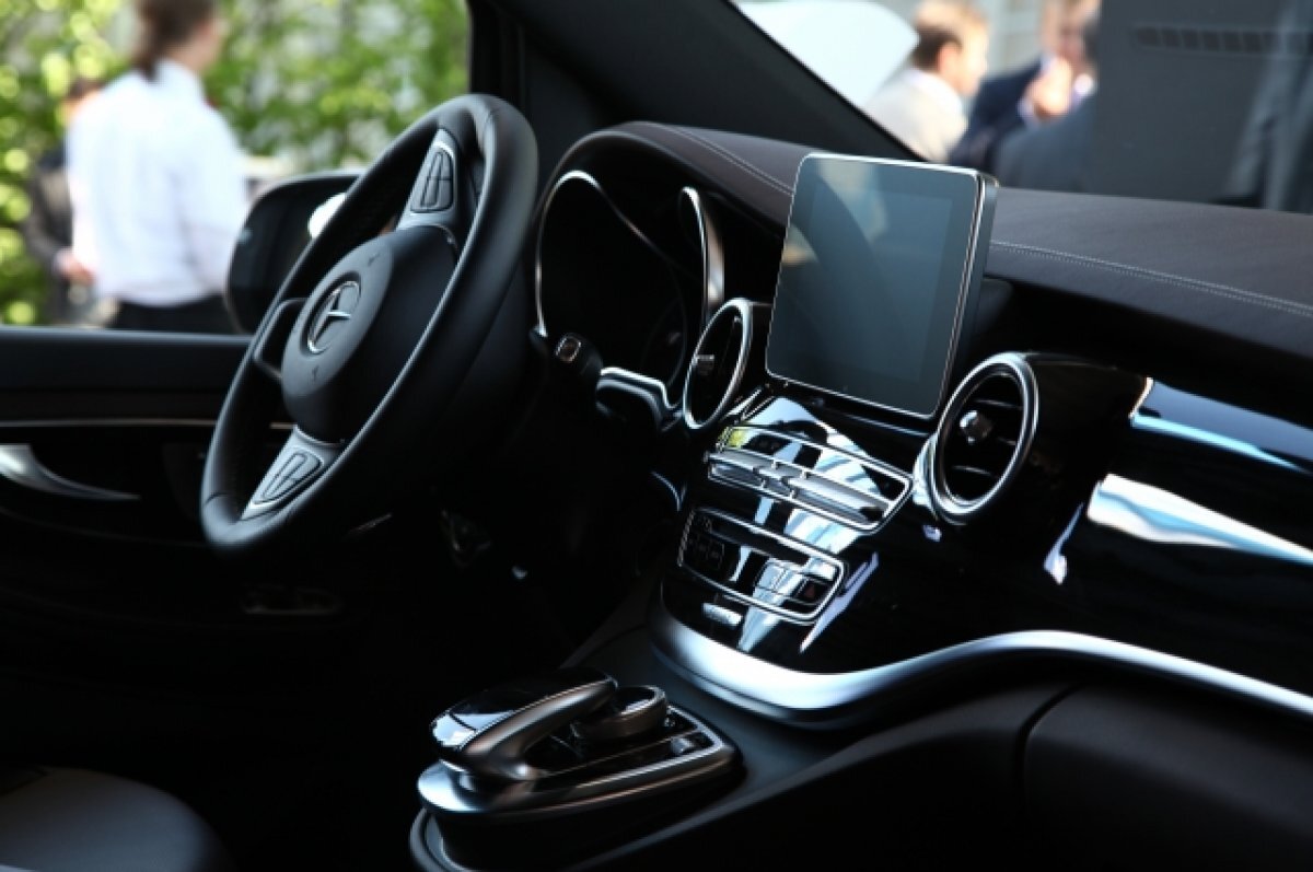    В Казани пьяный автомойщик угнал премиальный автомобиль шефа.