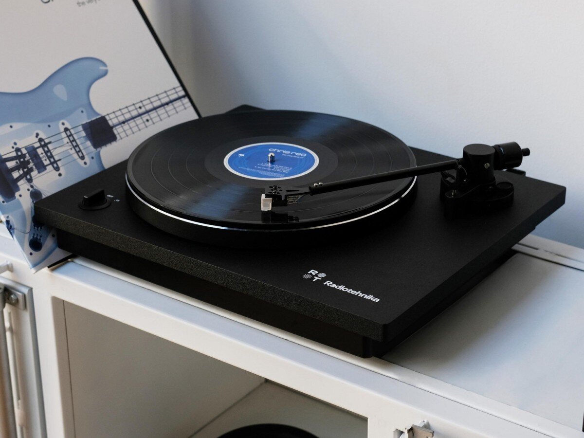    Недорогой виниловый проигрыватель Radiotehnika LP001 поступил в продажу в России