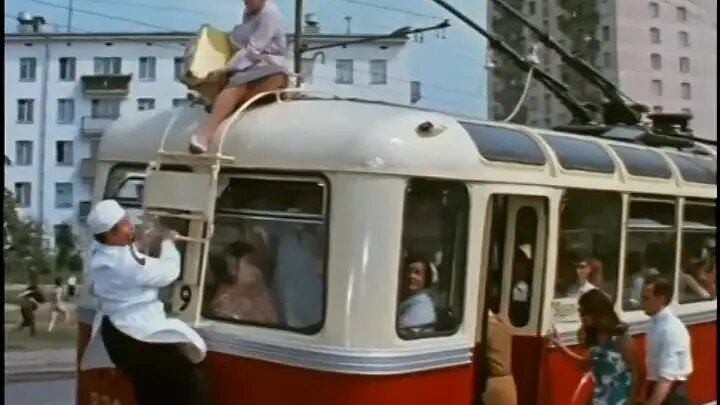 Кадр из советского фильма для детей «Приключения желтого чемоданчика»