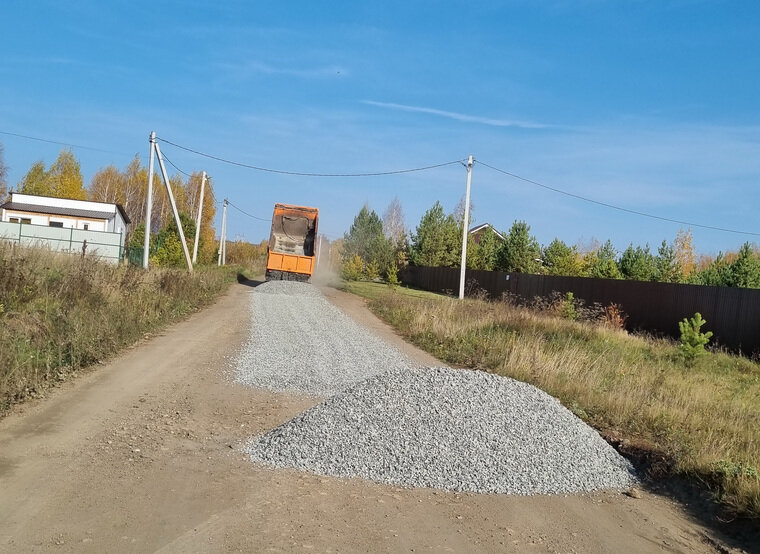    Отсыпку Ольга Сегаль провела, поскольку после дождя по дорогам Каслинского района не проехать и не пройти