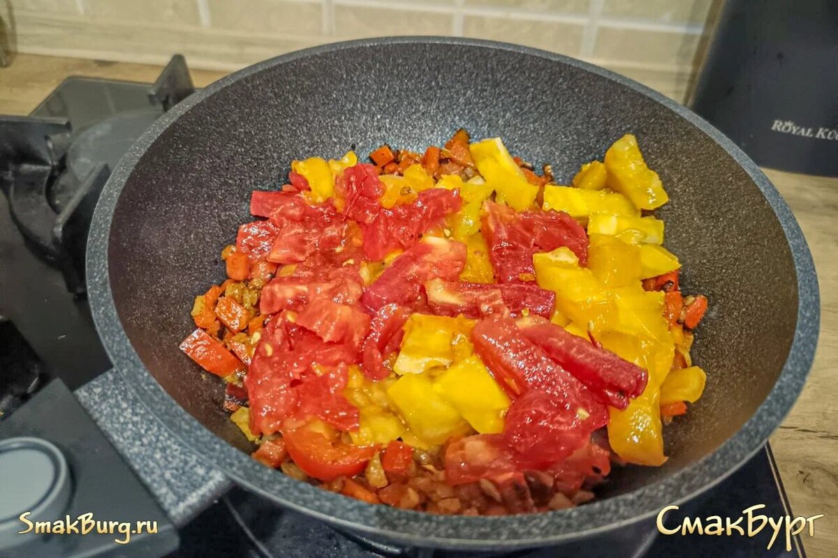 Ароматная шакшука на сковороде - простой и вкусный домашний рецепт |  СмакБург | Дзен