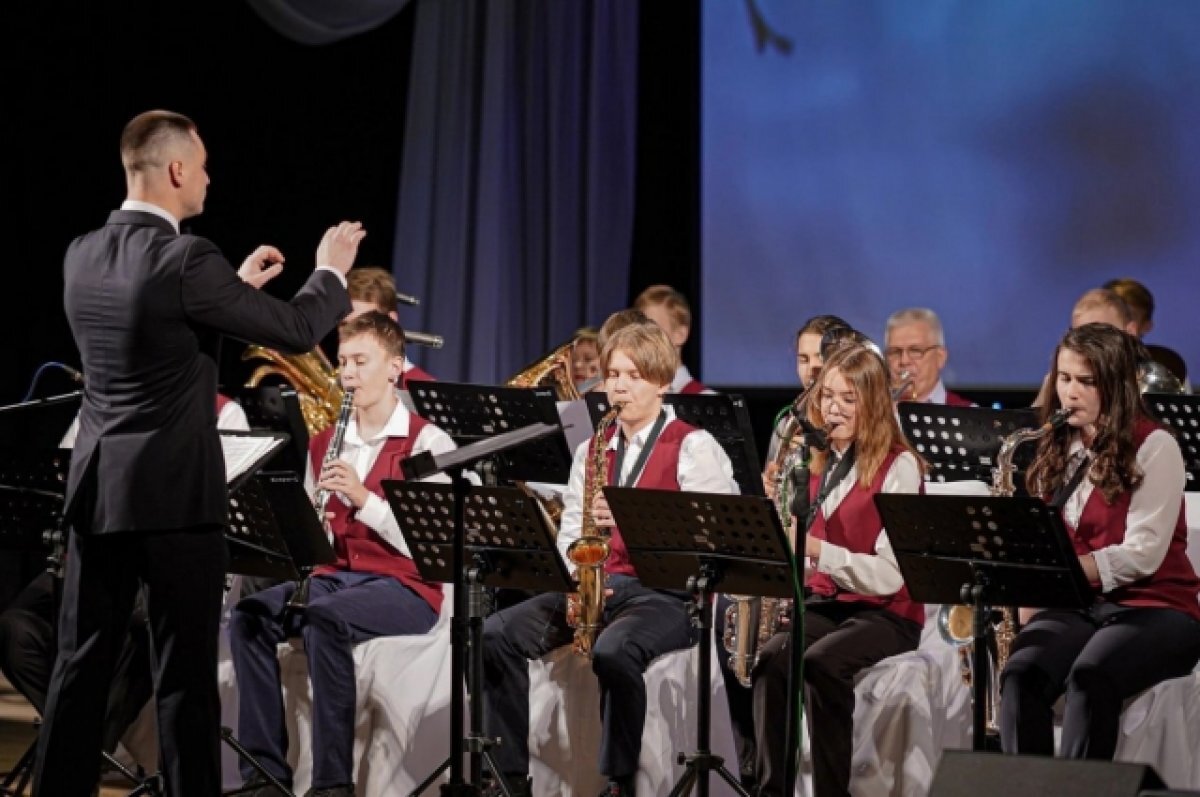    В 10 тюменских школах искусств появились новые музыкальные инструменты