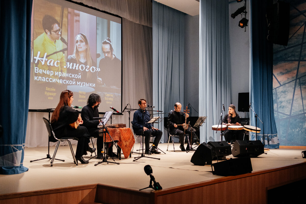 Впервые на ямальской земле звучала иранская классическая музыка. Зрители не только насладились удивительным голосом Хосейна Нуршарга, но и услышали, как звучат уд, сантур и каманче. 