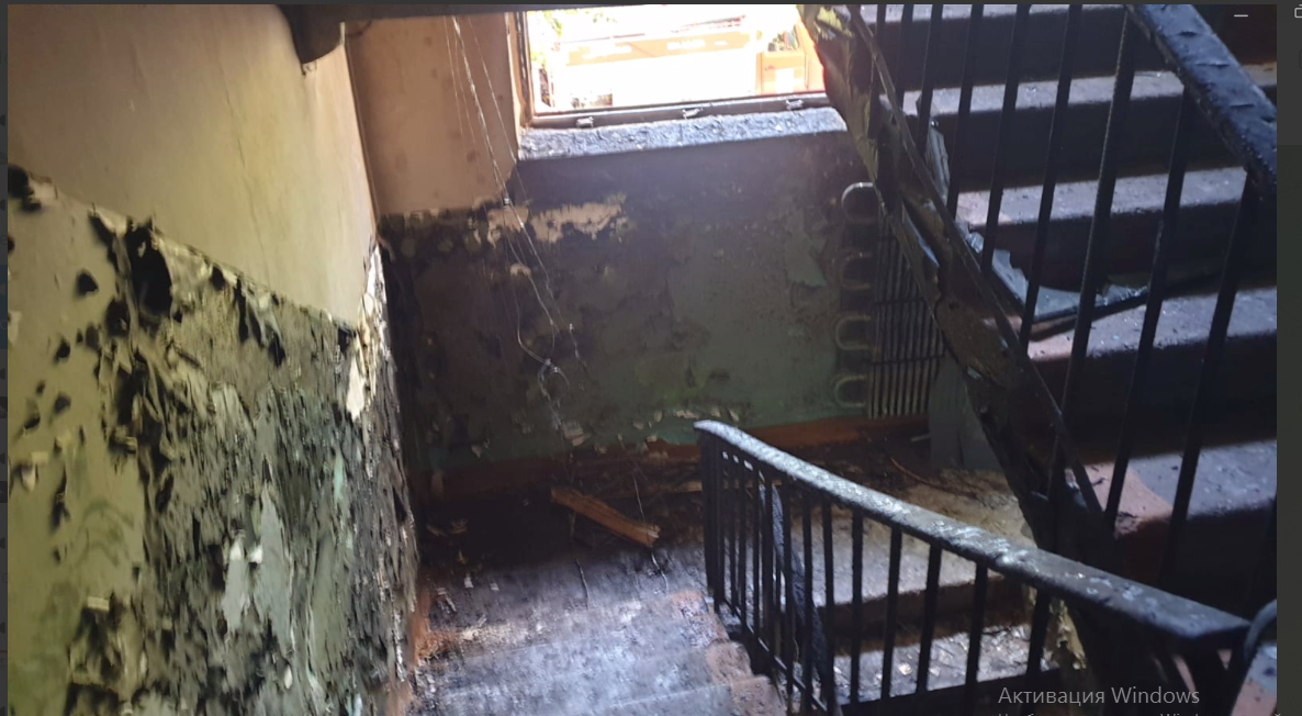    В Оренбурге 18-летний парень устроил пожар в подъезде дома своей девушки  Белов Михаил Александрович