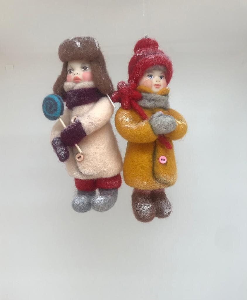 Ребятишки из шерсти - прекрасное украшение на елку