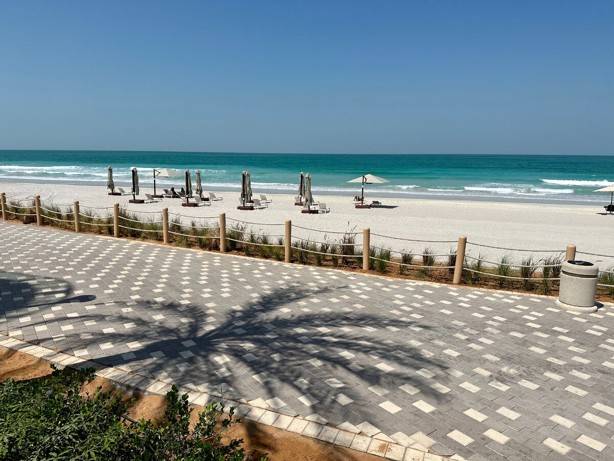 Пляж на острове Saadiyat