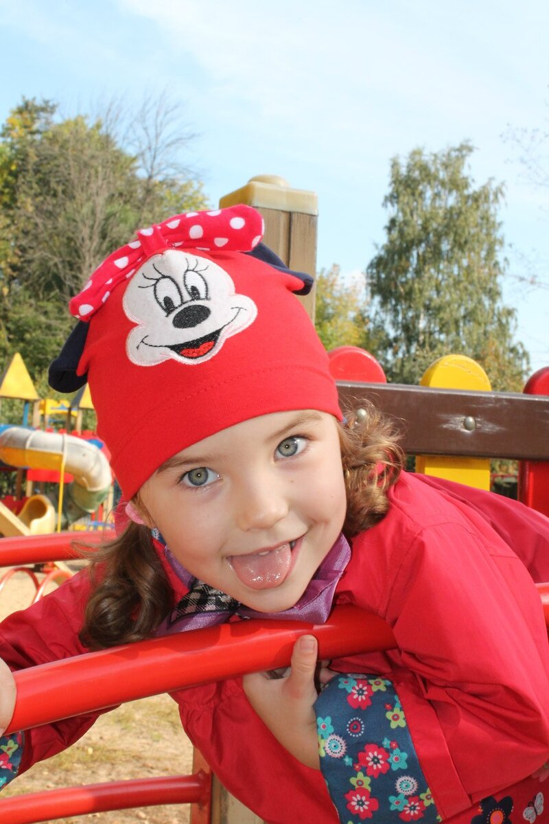 Пятилетняя старшая, тоже была девочка с огоньком