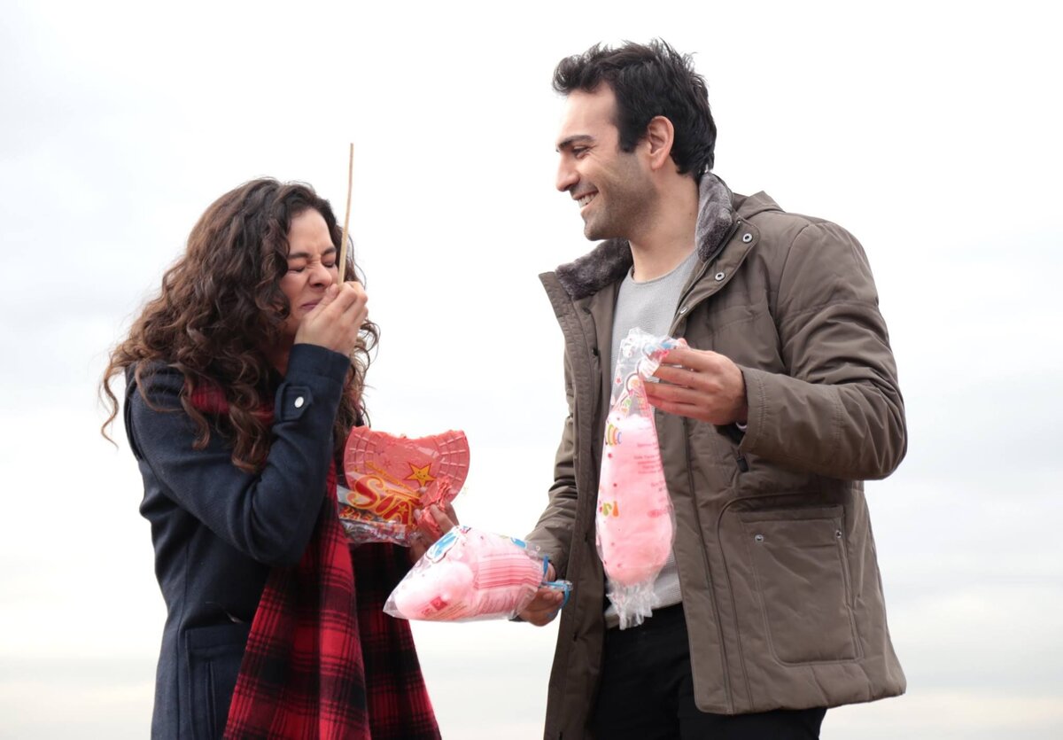 Зейнеп и Фатих / Озге Озпиринчджи и Бугра Гульсой 