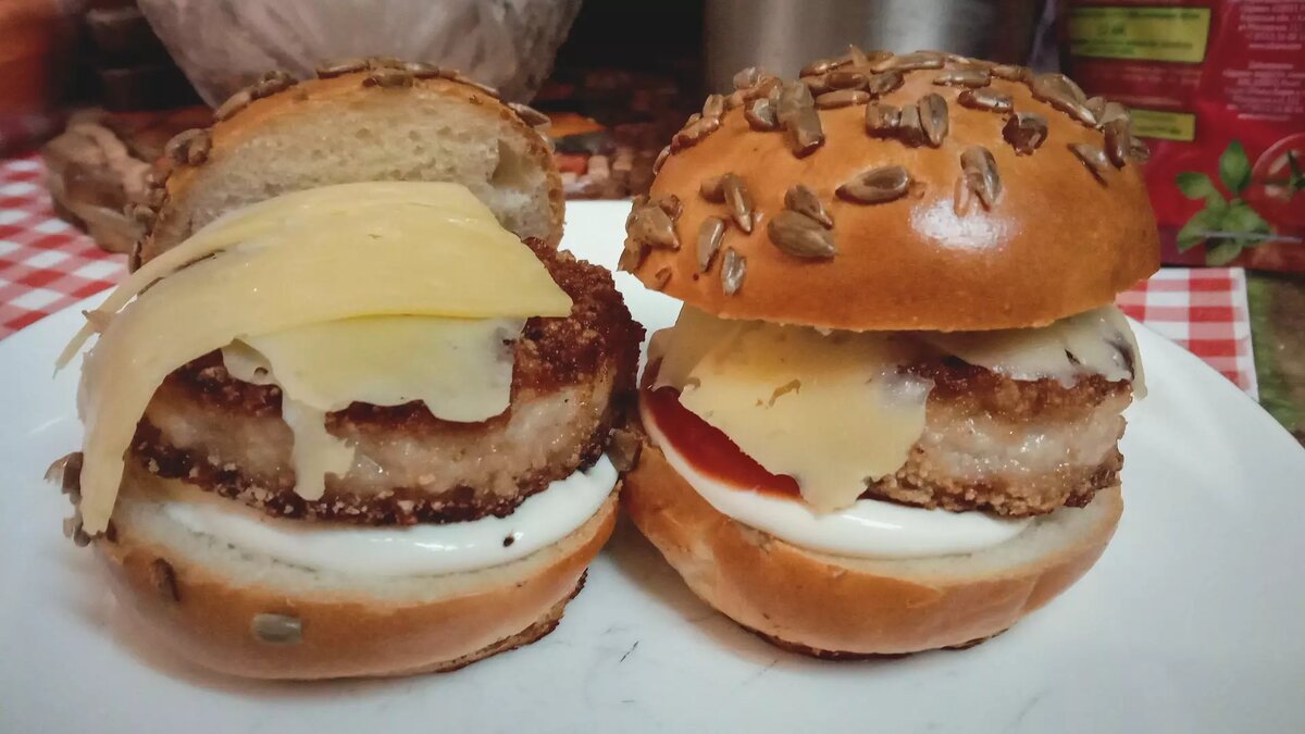 Вкусно, но грустно: в Белгороде поднялись цены на бургеры во «Вкусно — и  точка» | Бел.Ру | Дзен